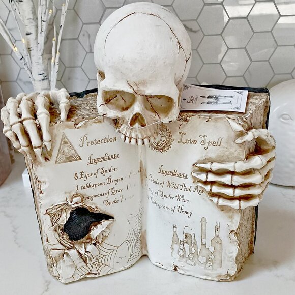 NEW! SPOOKY ELEGANCE POTIONS SPELLS BOOK DECOR - Picture 1 of 6